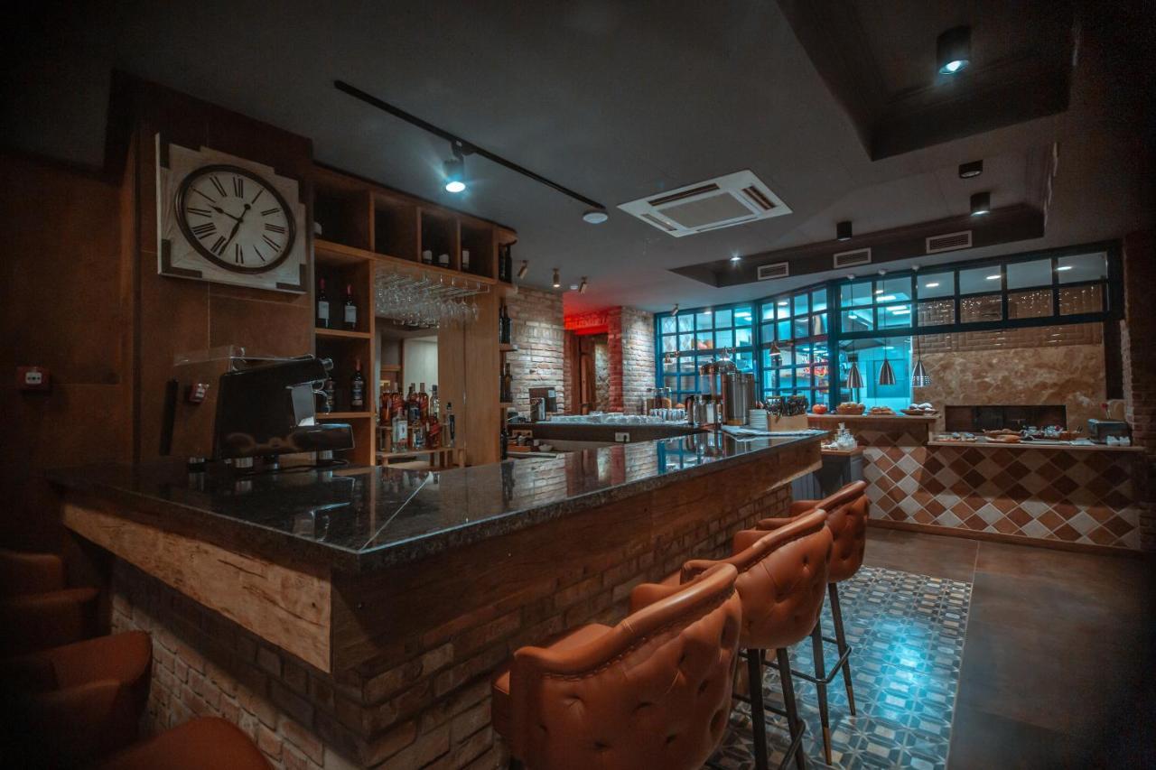 Grand Opera Hotel 쿠타이시 외부 사진
